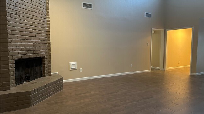 Foto del edificio - 11503 Briar Forest Dr