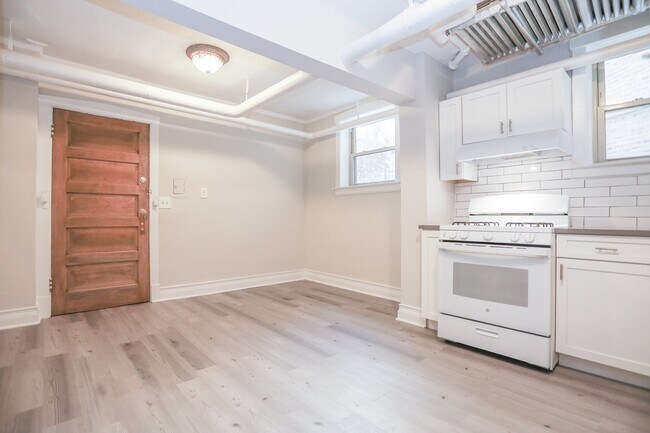 Building Photo - 4649 N Manor Ave