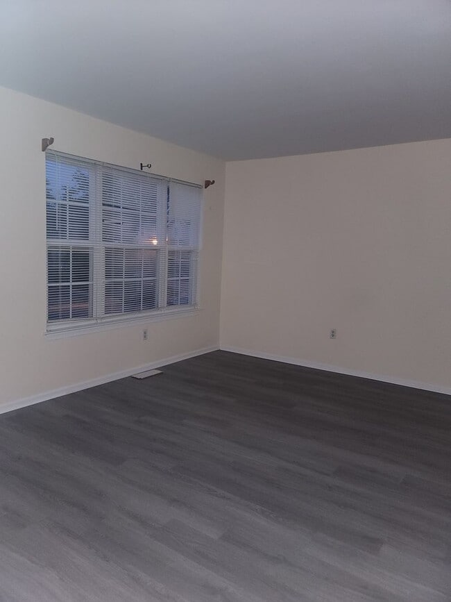 Foto del edificio - COMING SOON - BEAR AREA TOWNHOUSE