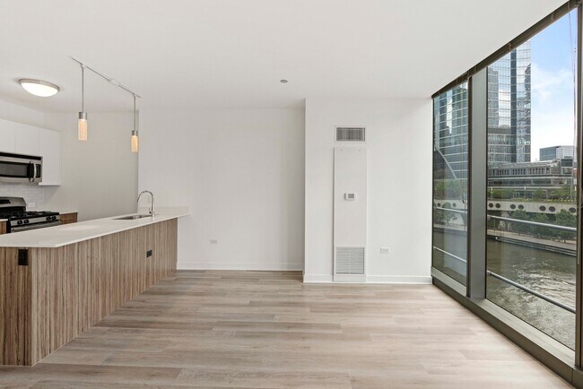 Foto del edificio - 349 W Wolf Point Plaza