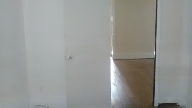 Building Photo - 417-419 E Burleigh St