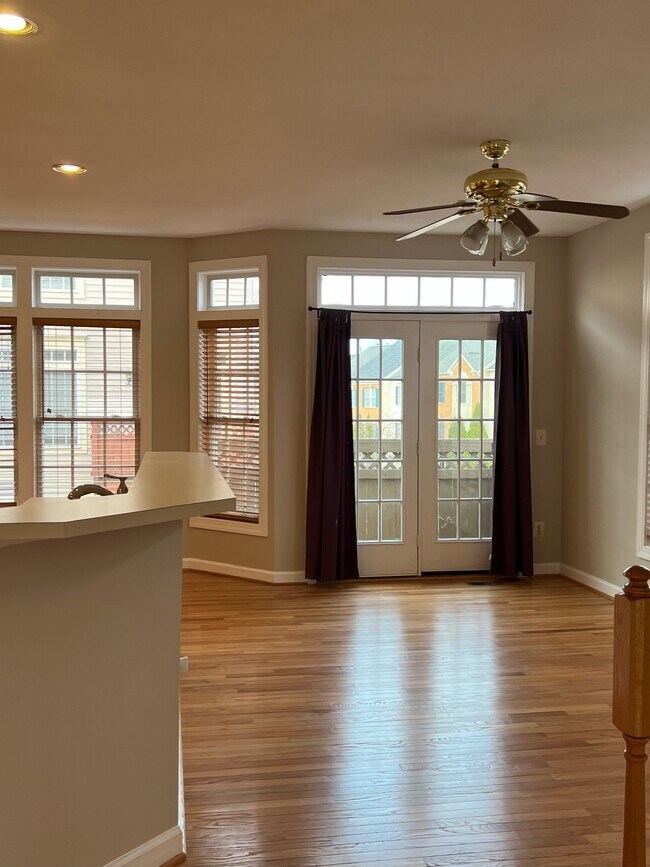 Foto del edificio - 945 Harrison Cir