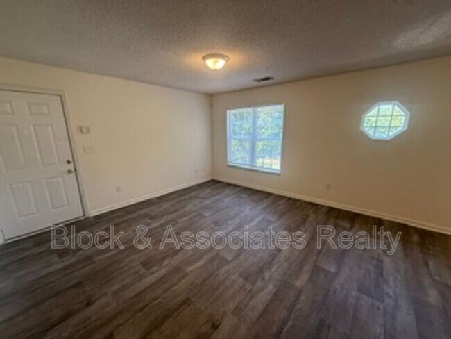 Building Photo - 656 Cascade Ave