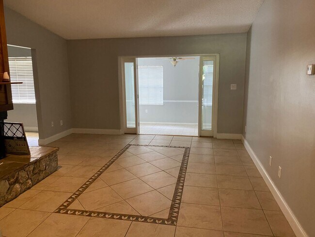 Building Photo - 3 br, 2 bath House - 584 HEATHER BRITE CIRCLE