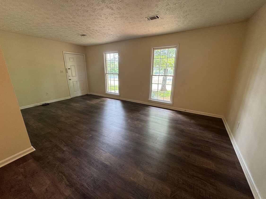 Foto principal - 505 Chateau Dr SE
