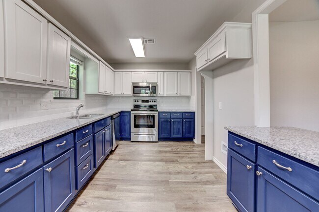 Foto del edificio - 4 Bed / 2 Bath in Sand Springs!