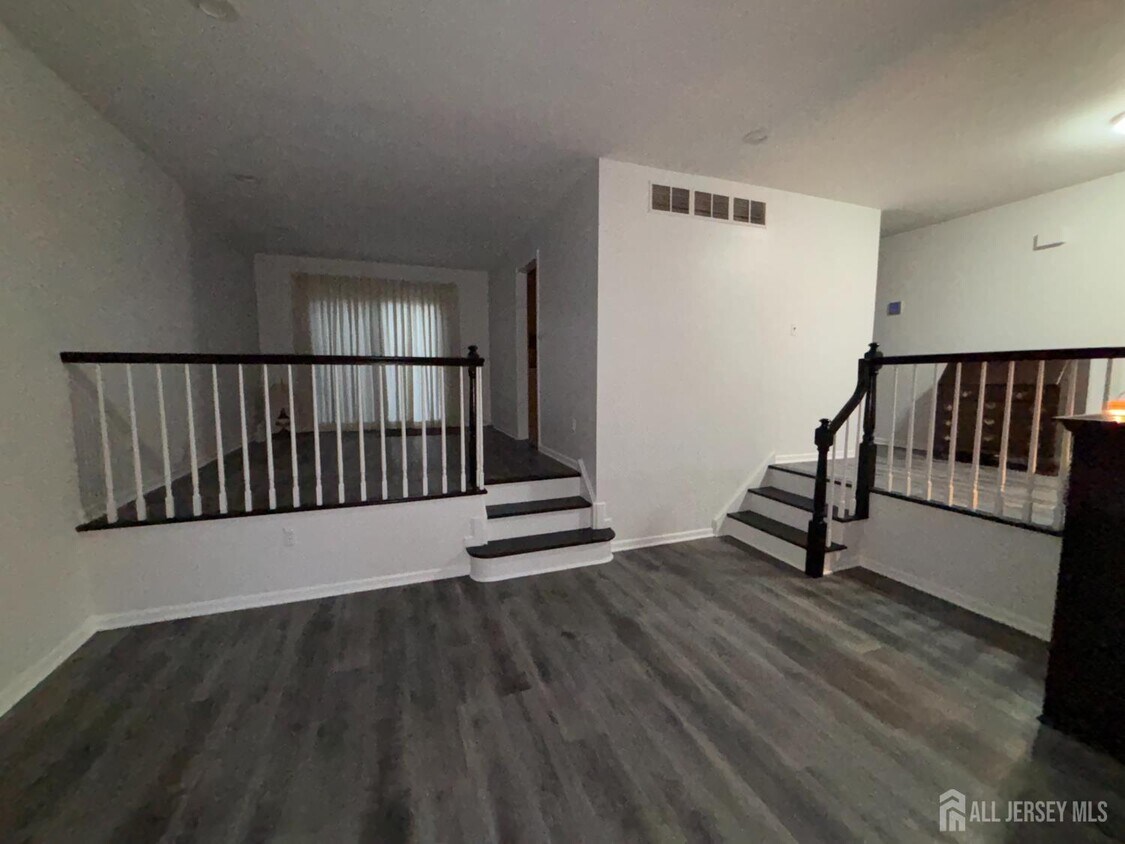 Primary Photo - 21 Teaberry Dr