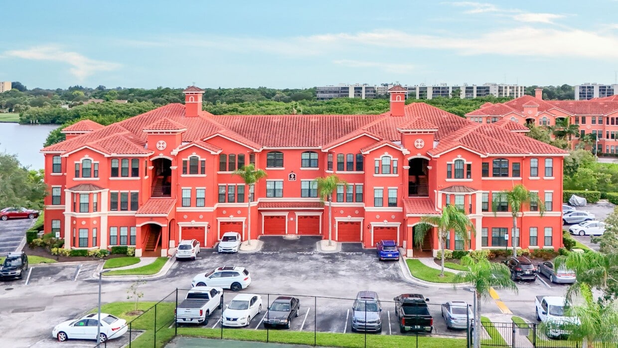 Primary Photo - 2BR/2BA Unit with Resort-Style Amenities a...