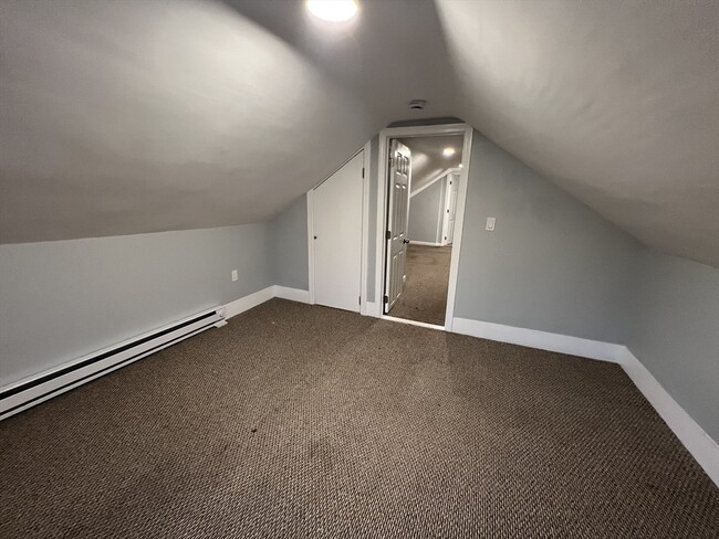 Building Photo - 542 Eastern Ave