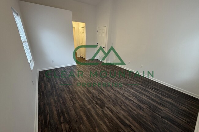 Building Photo - Fully Updated 3BR/2BA with Open Floor Plan & High Ceiling!