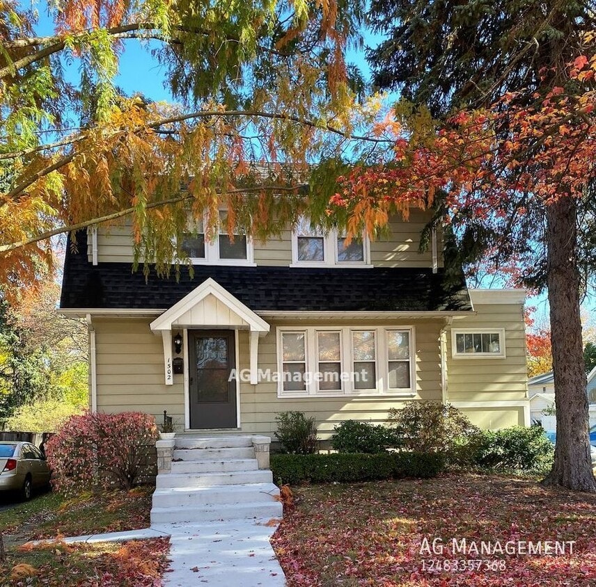 Primary Photo - 1502 N Washington Ave - Classic Charm in t...