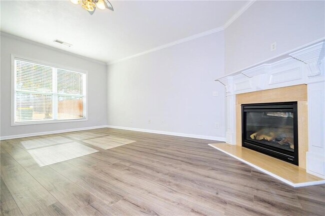 Foto del edificio - 5955 Weddington Dr