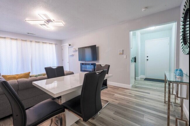 Building Photo - 70 Shrewsbury Green Dr