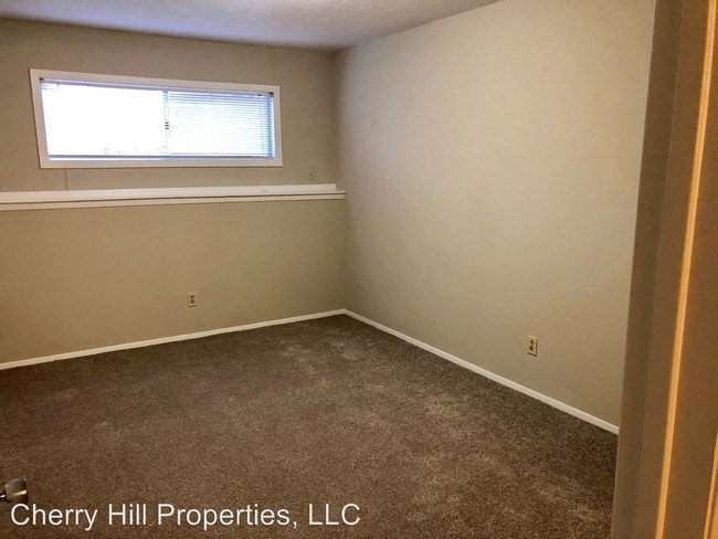 Building Photo - 2 br, 1 bath Apartment - 2333-2357 Ridge Ct.