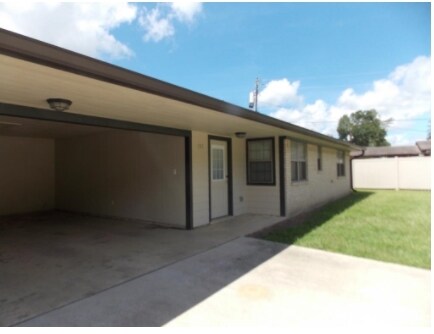 Front of unit - 419 Shady Ln