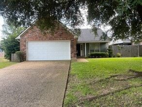 Building Photo - 501 Stratmore Dr