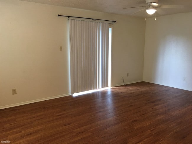 Building Photo - 2 br, 1 bath Duplex - 3702 Forestwood Dr A