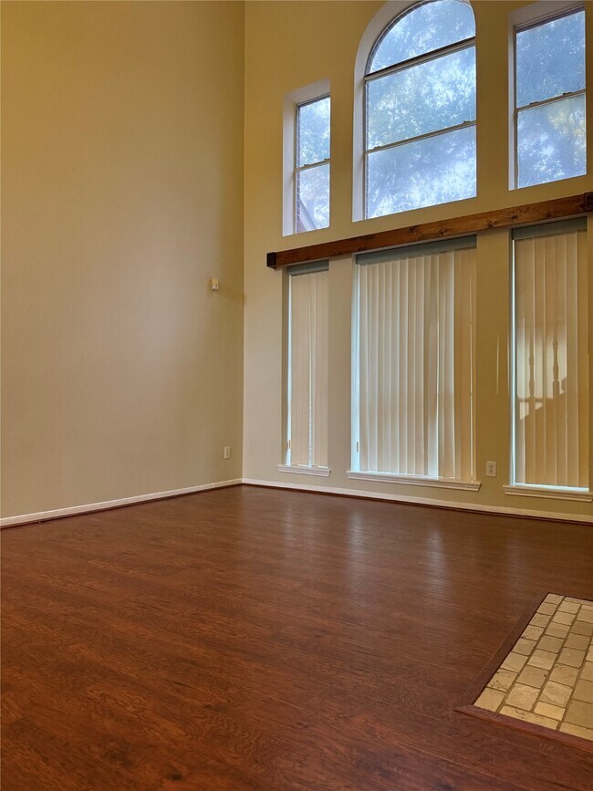 Foto del edificio - 3619 Hanover Cir