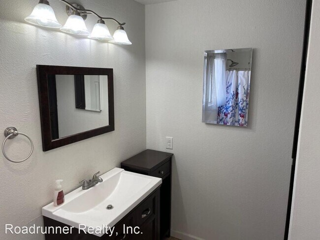 Building Photo - 2 br, 1 bath House - 85011 Amboy Rd