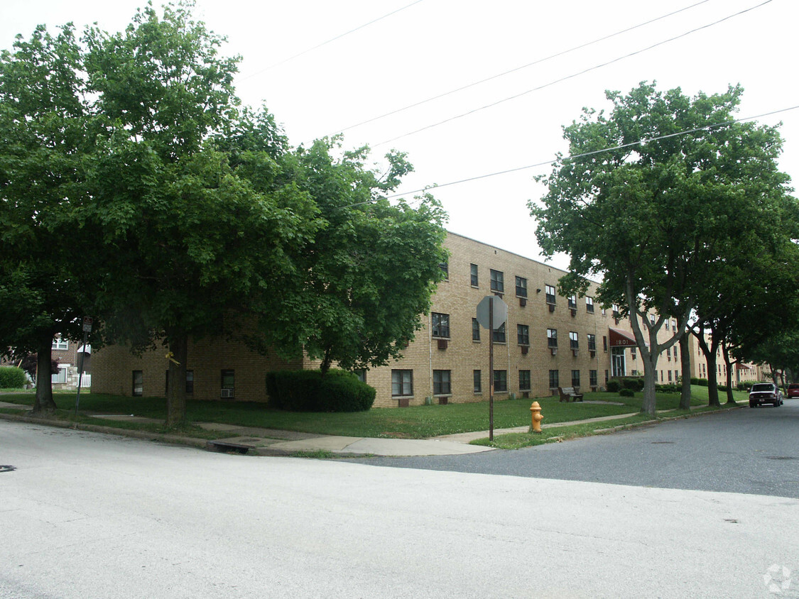 Primary Photo - Emerson Apartments