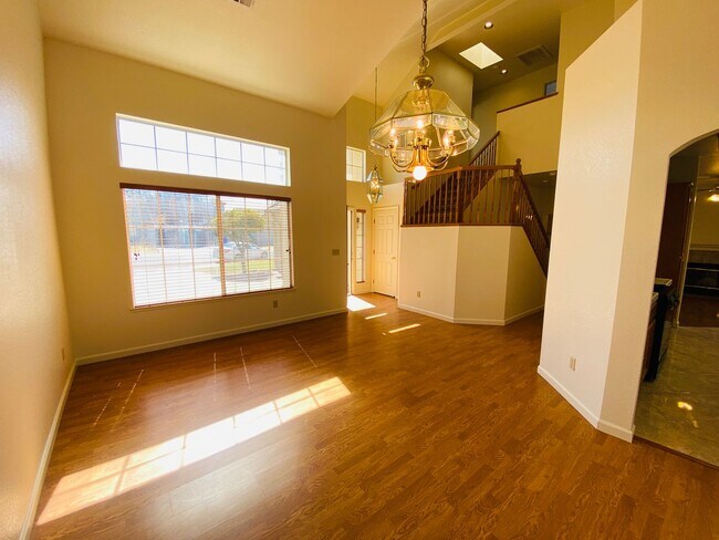 Building Photo - Laguna Home with a Pool Located on Quiet C...