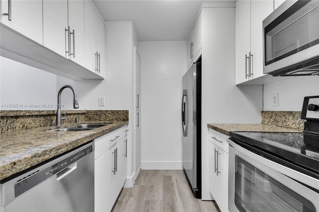 Building Photo - 8002 SW 149th Ave