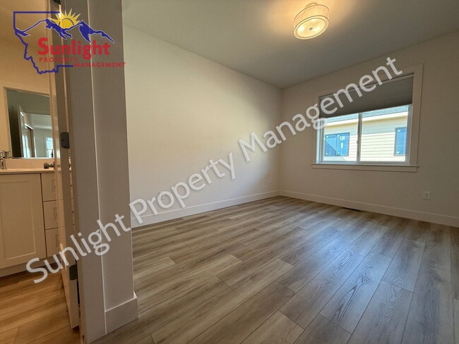 Building Photo - Brand New Townhome For Rent