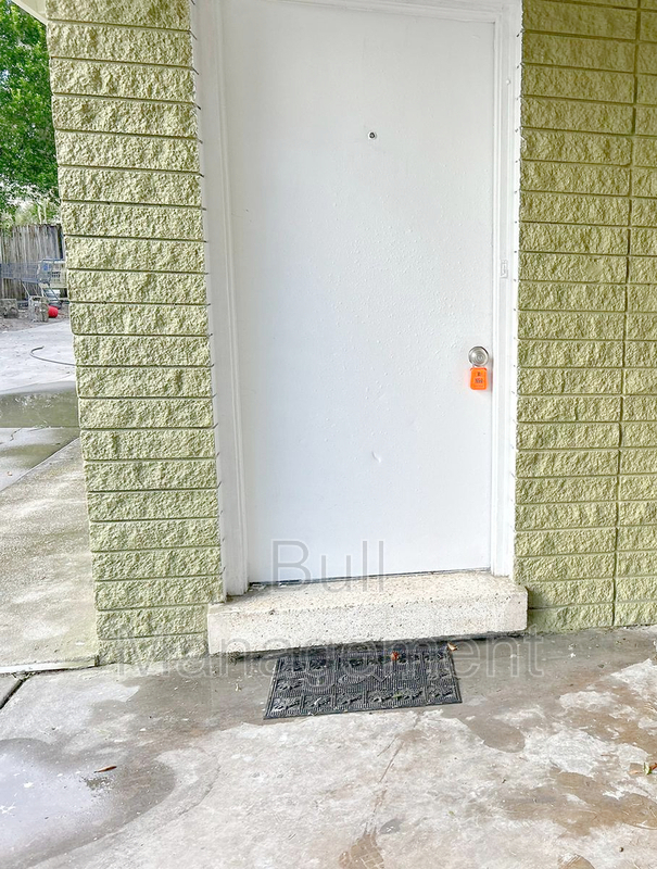 Building Photo - 817 Concord St