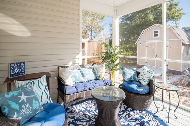 Building Photo - FURNISHED OFF-SEASON MONTHLY RENTAL FOR 2026