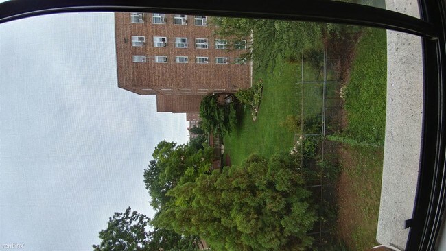 Building Photo - 2 br, 2 bath Townhome - 11227 75th Ave -2Bath