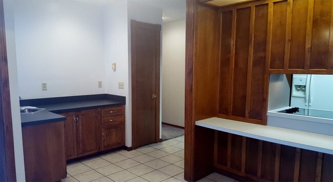 Building Photo - 2309 N Lakeview Ct
