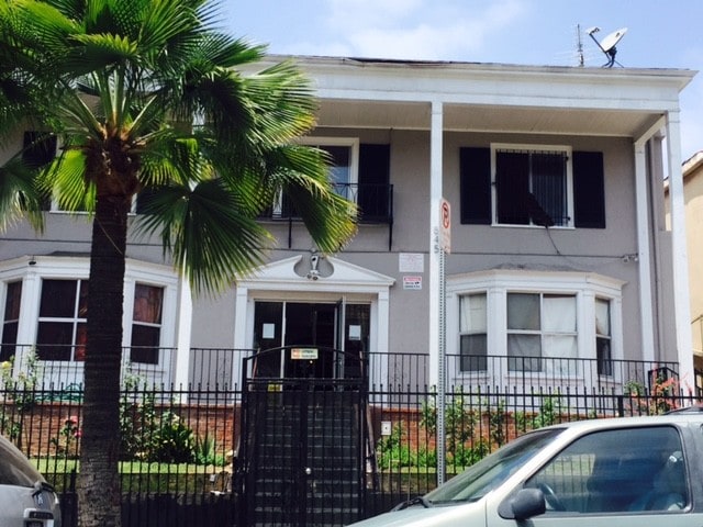 Foto del edificio - 845 Normandie Ave