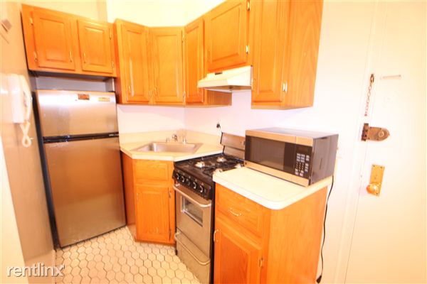 Building Photo - 111 W 72nd St