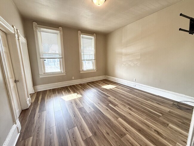 Building Photo - 1503 Roberts Ave