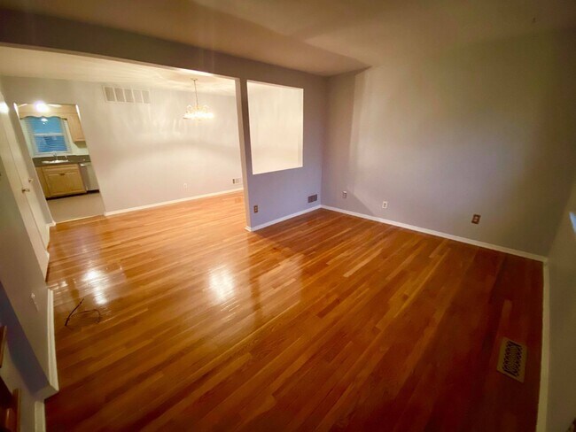 Building Photo - 3D HOME: Beautifully-Maintained 2bedroom N...