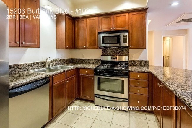 Foto del edificio - 15206 Burbank Blvd