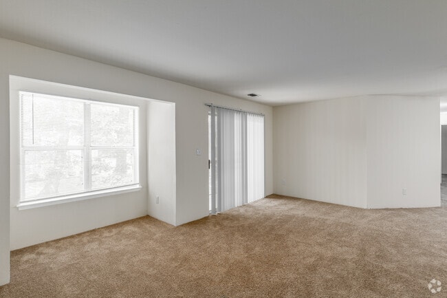 Interior Photo - Greens at Schumaker Pond