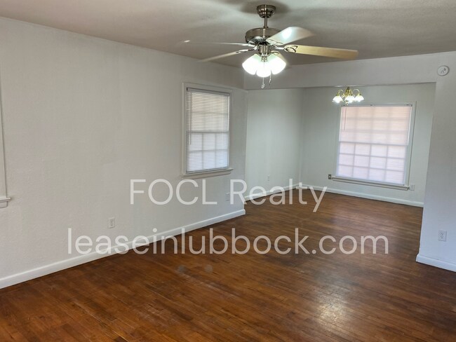 Foto del edificio - Bright and Welcoming 3/2/1 in the Maxey Park Neighborhood