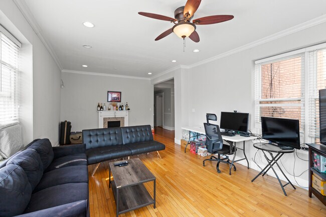 Foto del edificio - 433 W Wellington Ave