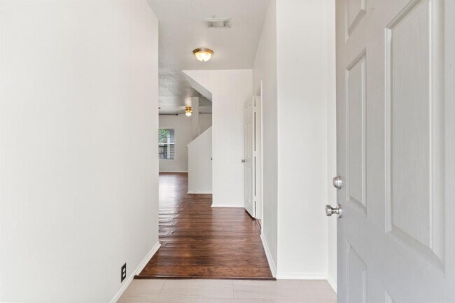 Foto del edificio - 2219 Walnut Fair Ln