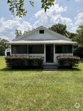 Building Photo - 420 Magnolia St
