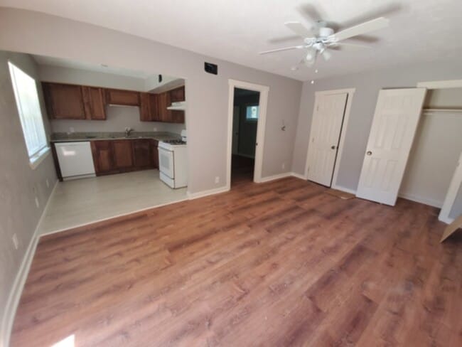 Building Photo - 5106 Live Oak St