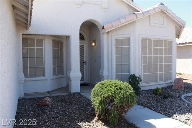 Building Photo - 5444 Desert Paradise Dr