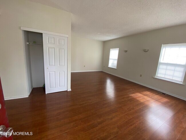 Building Photo - 1701 Wagon Wheel Ct