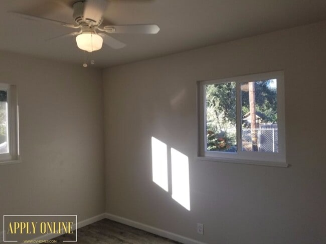 Foto del edificio - Available Soon!