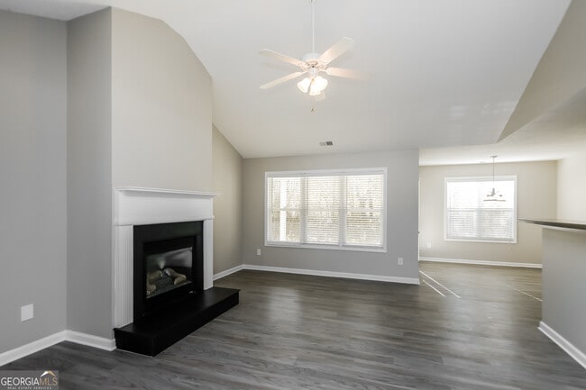 Building Photo - 213 Comet Ct