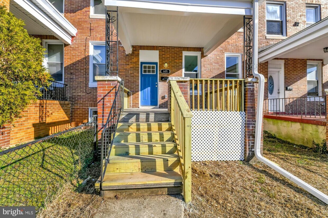 Primary Photo - 605 Allendale St