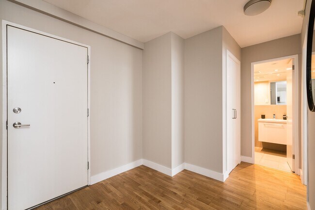 Photo du bâtiment - 730 St Clarens Ave