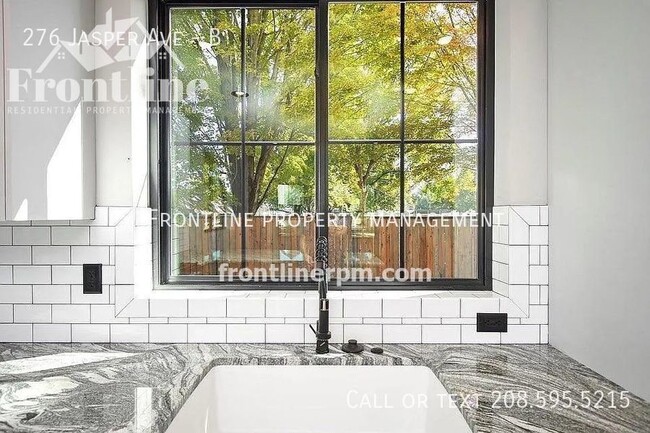 Building Photo - Beautiful brand new custom home!