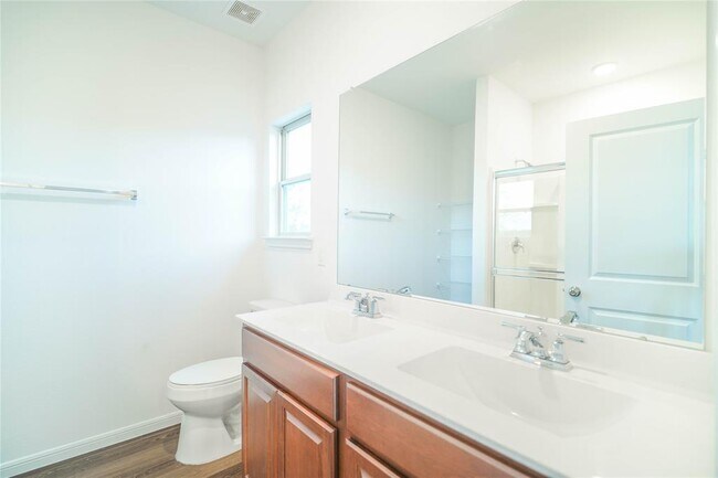 Foto del edificio - 118 Ashwood Glade Dr